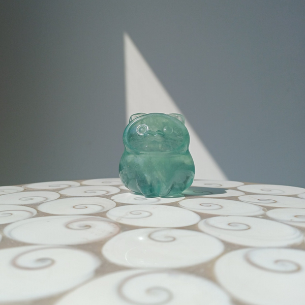 Fluoriet carving met uv-reactie (kat)
