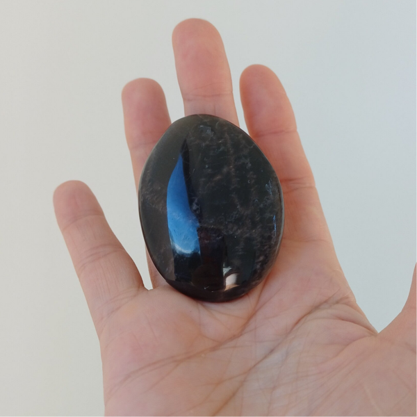 Zwarte maansteen handsteen