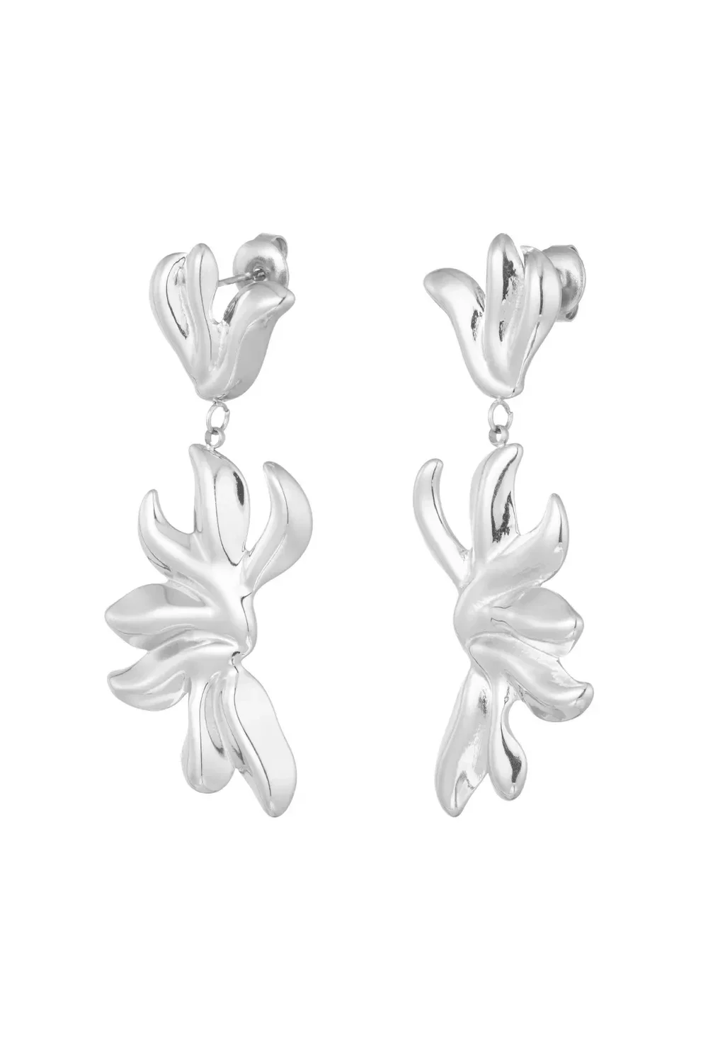 Flowy oorbellen Zilver