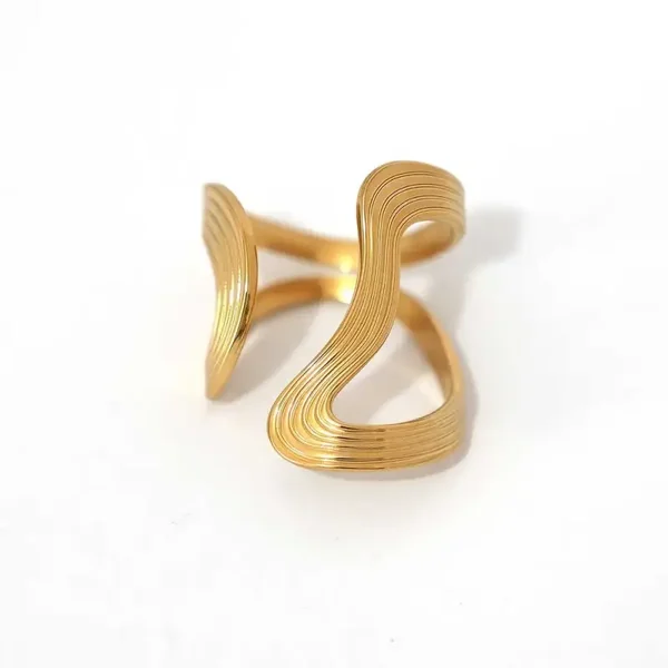 Casual Lines statement ring