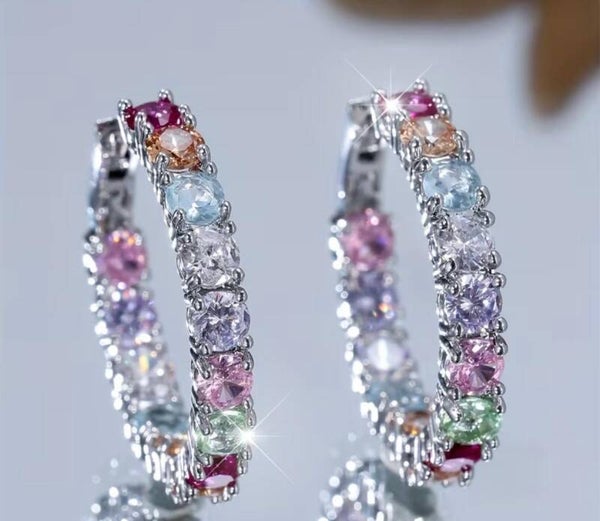 Elegante regenboogkleurige oorbellen