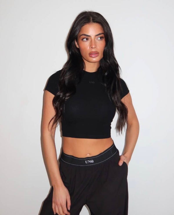 Unique The Label GILL CROPPED TEE - DEEP BLACK