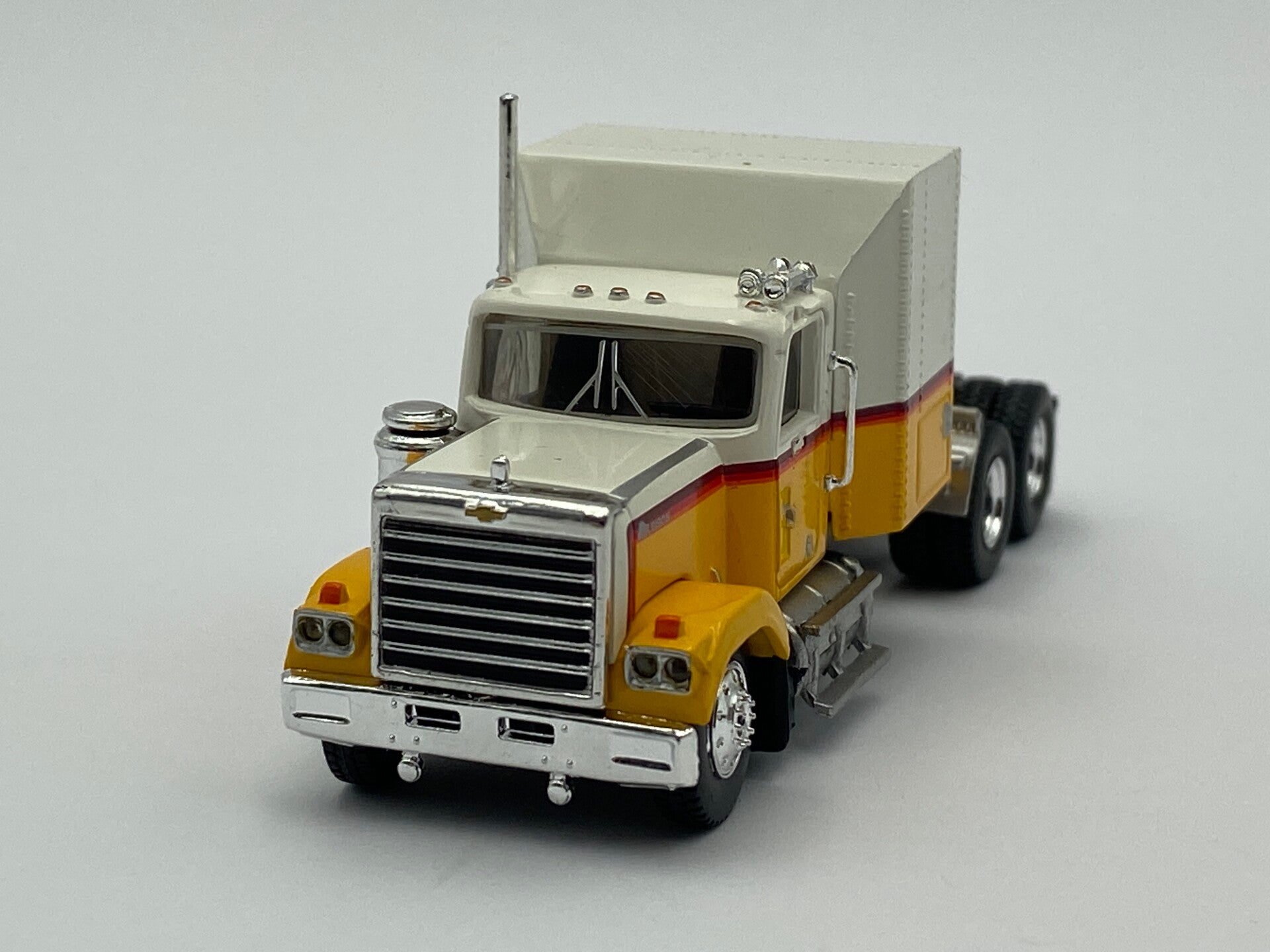 Brekina 85782 1:87 Chevrolet Bison weiss/gelb
