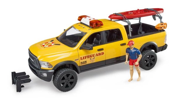 Bruder 02506 RAM 2500 Power Wagon Life Guard mit Figur, Stand Up Paddle und Light & Sound Modul