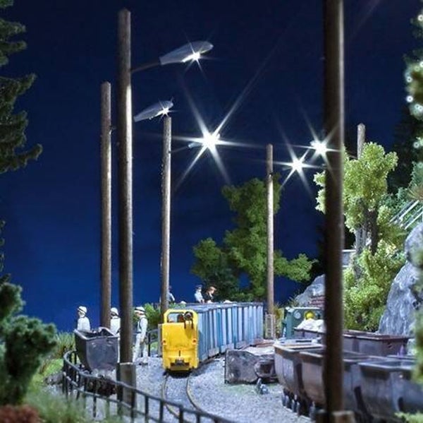 Busch 4154 Straßenleuchte mit Holzmast