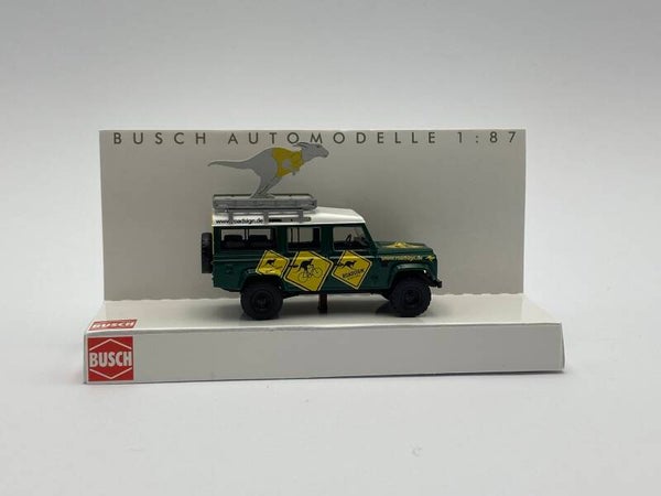 Busch 50369 1:87 Land Rover Defender "Roadsign"