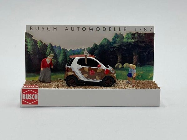 Busch 99085 1:87 Smart Coupe '07 Hänsel & Gretel mit Preiser-Figuren