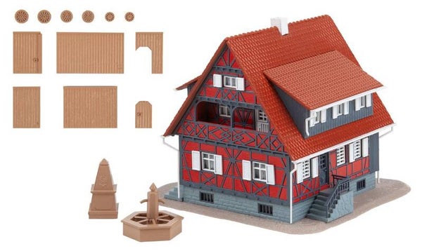 Faller 130587 Fachwerkhaus mit Brunnen
