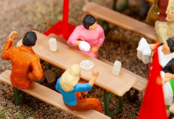 Faller 180995 60 Bierkrüge und 40 Aschenbecher