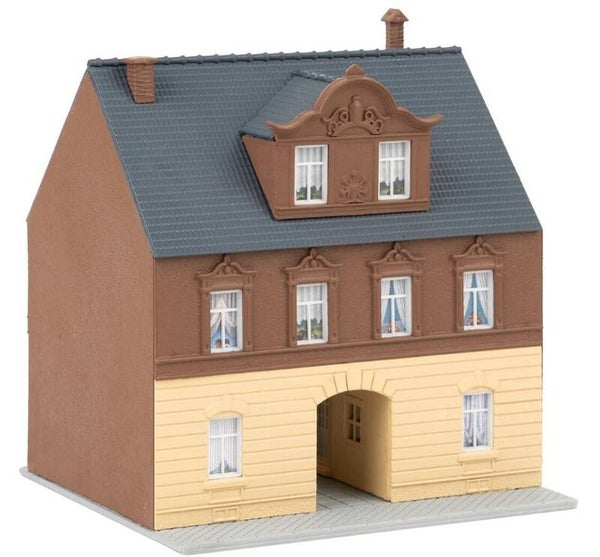 Faller 232178 Stadthaus mit Durchfahrt