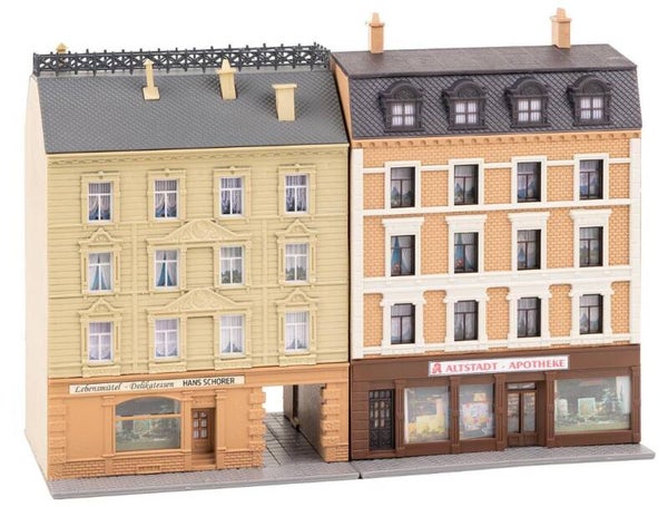 Faller 232384 Stadthäuser mit Apotheke und Delikatessenhandel