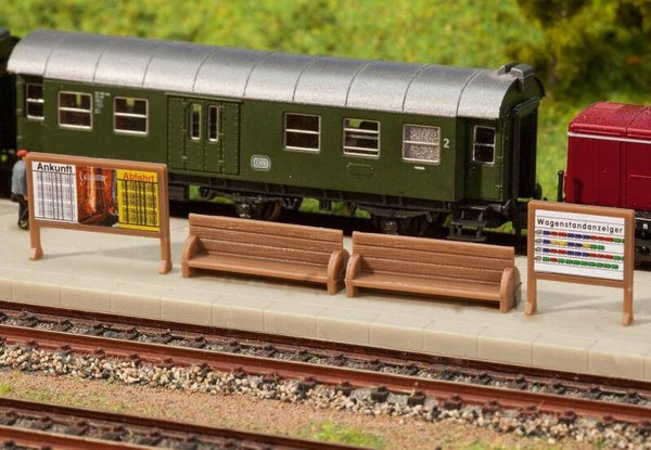 Faller 272904 Bahnsteigbänke, Werbetafeln