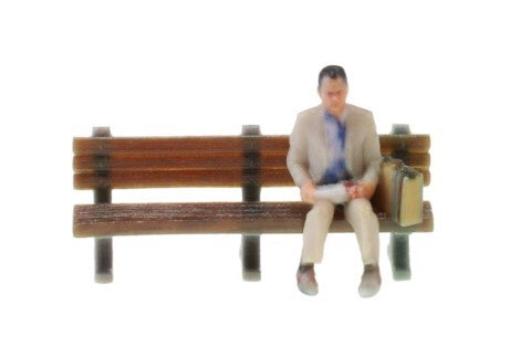 Hünerbein Miniatur 1146 H0 Tom auf Bank mit Pralinenschachtel