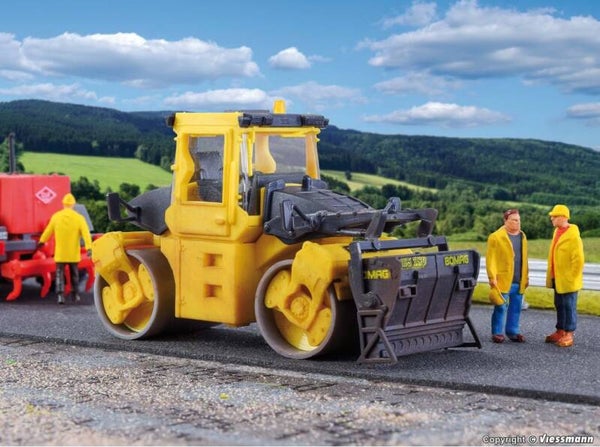 Kibri 11558 H0 BOMAG Walze mit Splittstreuer BS 180
