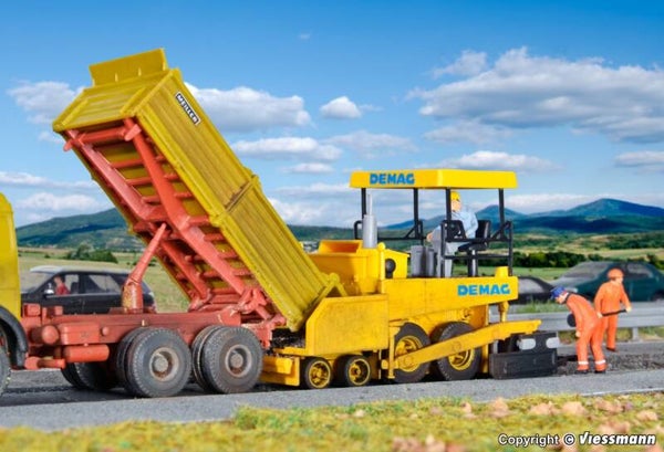 Kibri 11652 H0 DEMAG Straßendeckenfertiger