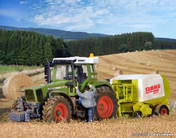 Kibri 12233 H0 FENDT Traktor mit Anbaugeräten