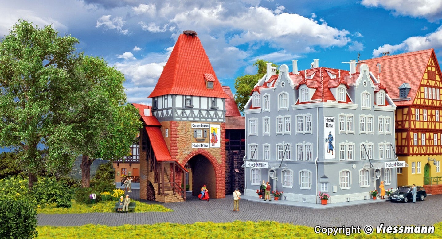 Kibri 12507 H0 Hotel Ritter mit Stadttor