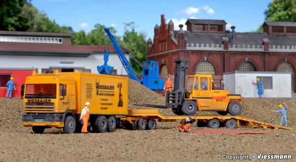 Kibri 13580 H0 DAF Zugmaschine mit Tiefladeanhänger und Stapler