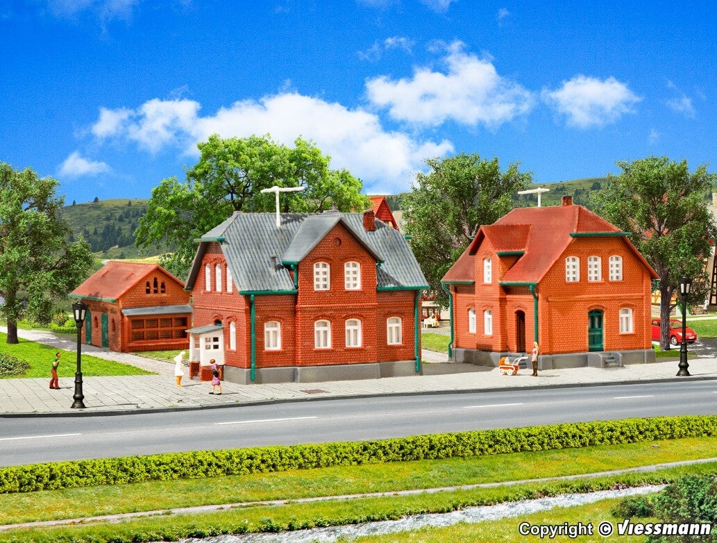 Kibri 36784 Z Werkswohnhaus, 2 Stück und ein Nebengebäude