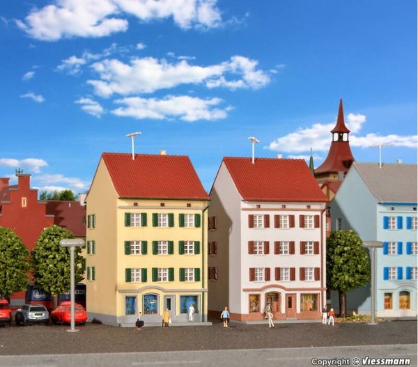 Kibri 36843 Z Mehrstöckiges Wohnhaus mit Ladengeschäft, 2 Stück