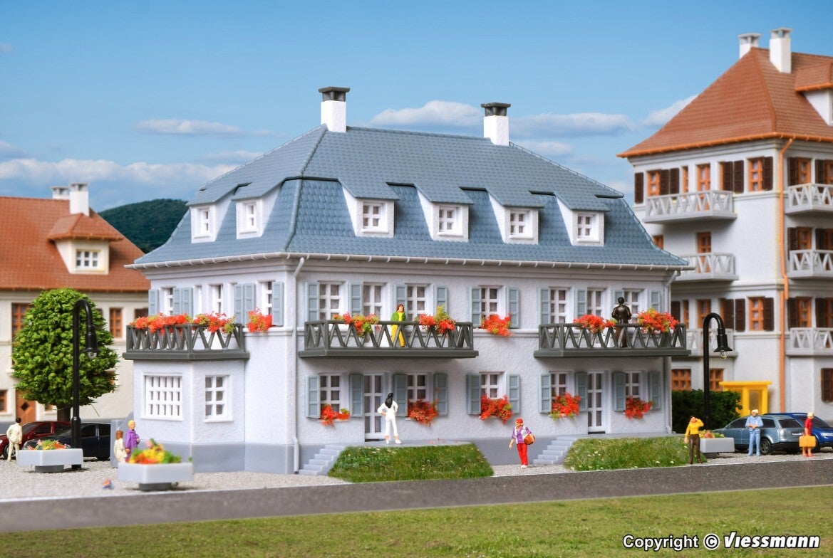 Kibri 37169 N Stadthaus mit Balkon und Terrasse