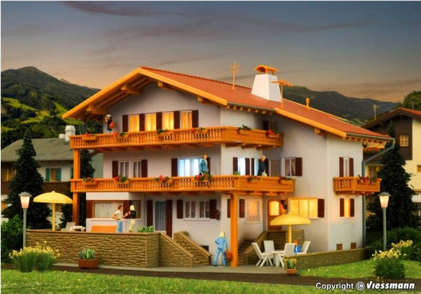 Kibri 38077 H0 Alpenhof inkl. Etageninnenbeleuchtung