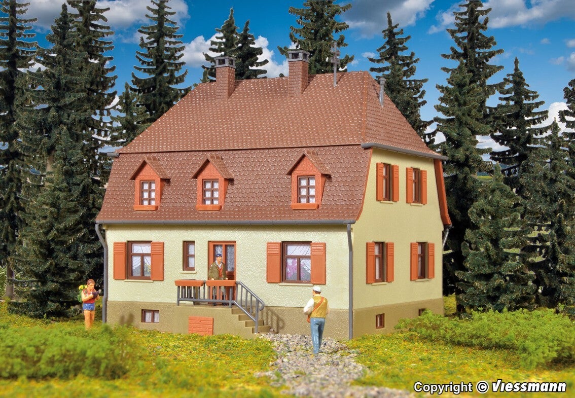 Kibri  38166 H0 Wohnhaus mit Walmdach