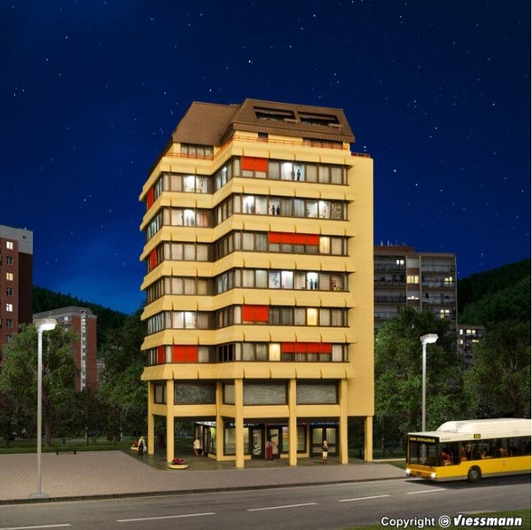 Kibri 38218 H0 Hochhaus mit Ladenpassage und Penthauswohnung