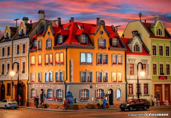 Kibri 38350 H0 Eckhaus inkl. Hausbeleuchtungs-Startset