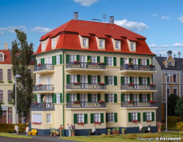 Kibri 38354 H0 Mehrfamilienhaus mit Balkon