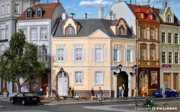Kibri 38387 H0 Haus am Schillerplatz