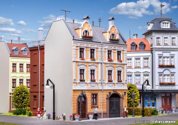 Kibri 38389 H0 Stadthaus mit Fabrikanbau