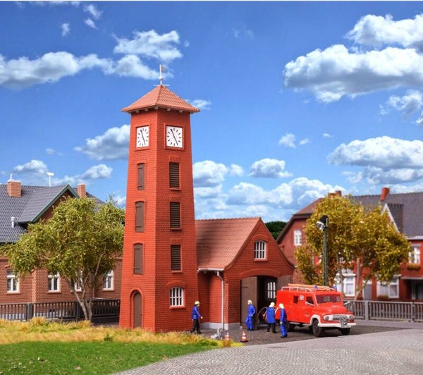 Kibri 39210 H0 Feuerwehrhaus Bahlburg-Lüneburg mit Fahrzeug Ford FK 2500