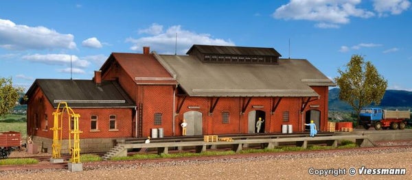 Kibri 39462 H0 Güterhalle mit Lademaß und Freiladerampe