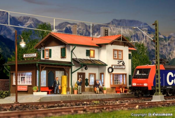 Kibri 39496 H0 Bahnhof Maienfeld inkl. Hausbeleuchtungs-Startset