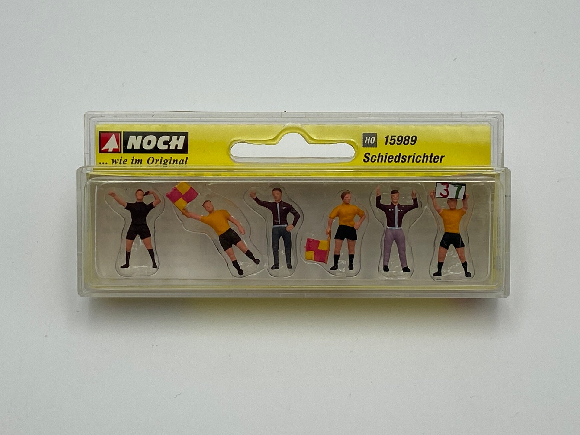 NOCH 15989 Schiedsrichter und Trainer