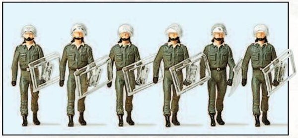 Preiser 10392 BGS, Einsatzanzug, Schutzhelm, vorgehend