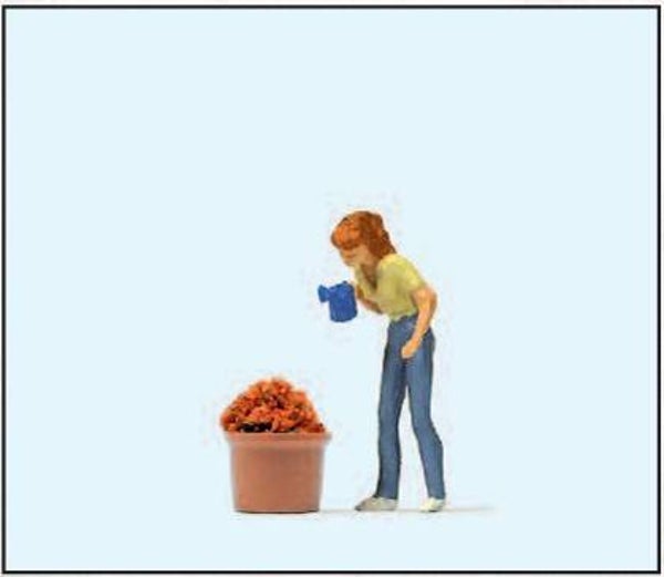 Preiser 28103 Beim Blumengießen