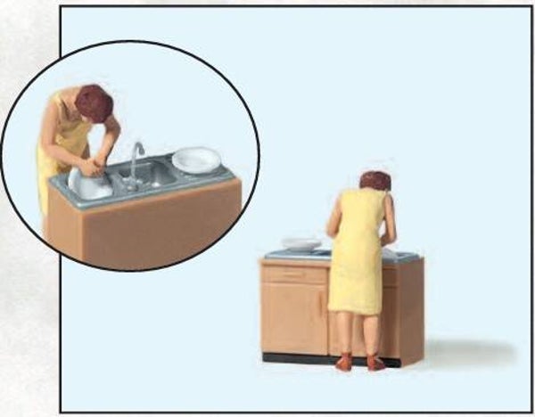 Preiser 28145 Hausfrau beim Spülen