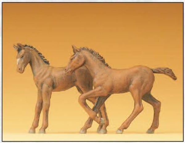 Preiser 47025 2 Fohlen stehend und springend