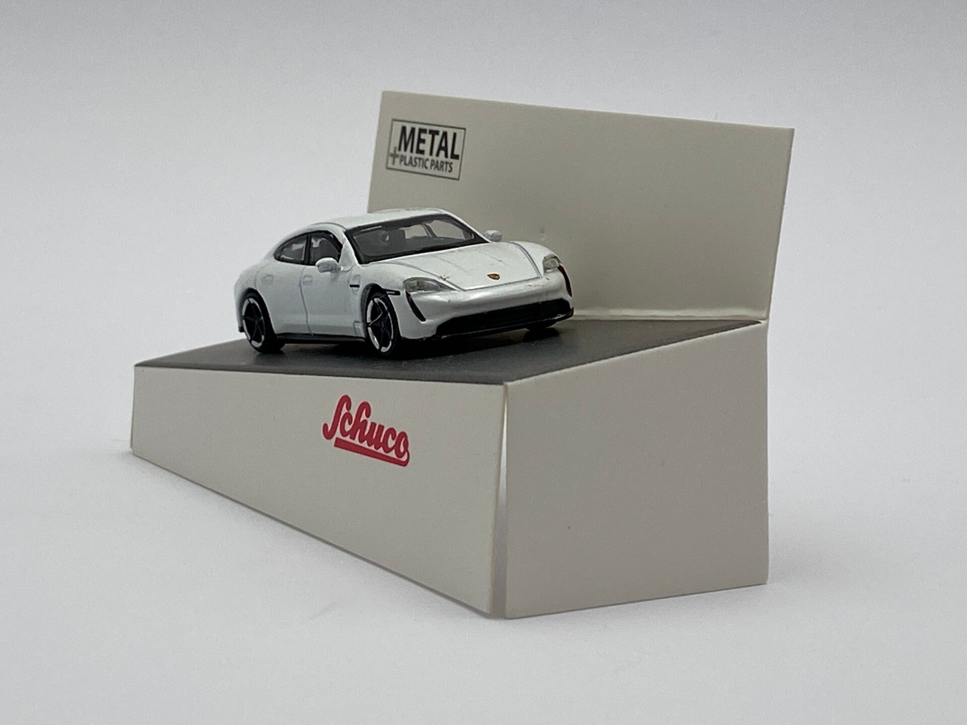 Schuco 26558 1:87 Porsche Taycan Turbo S weiss