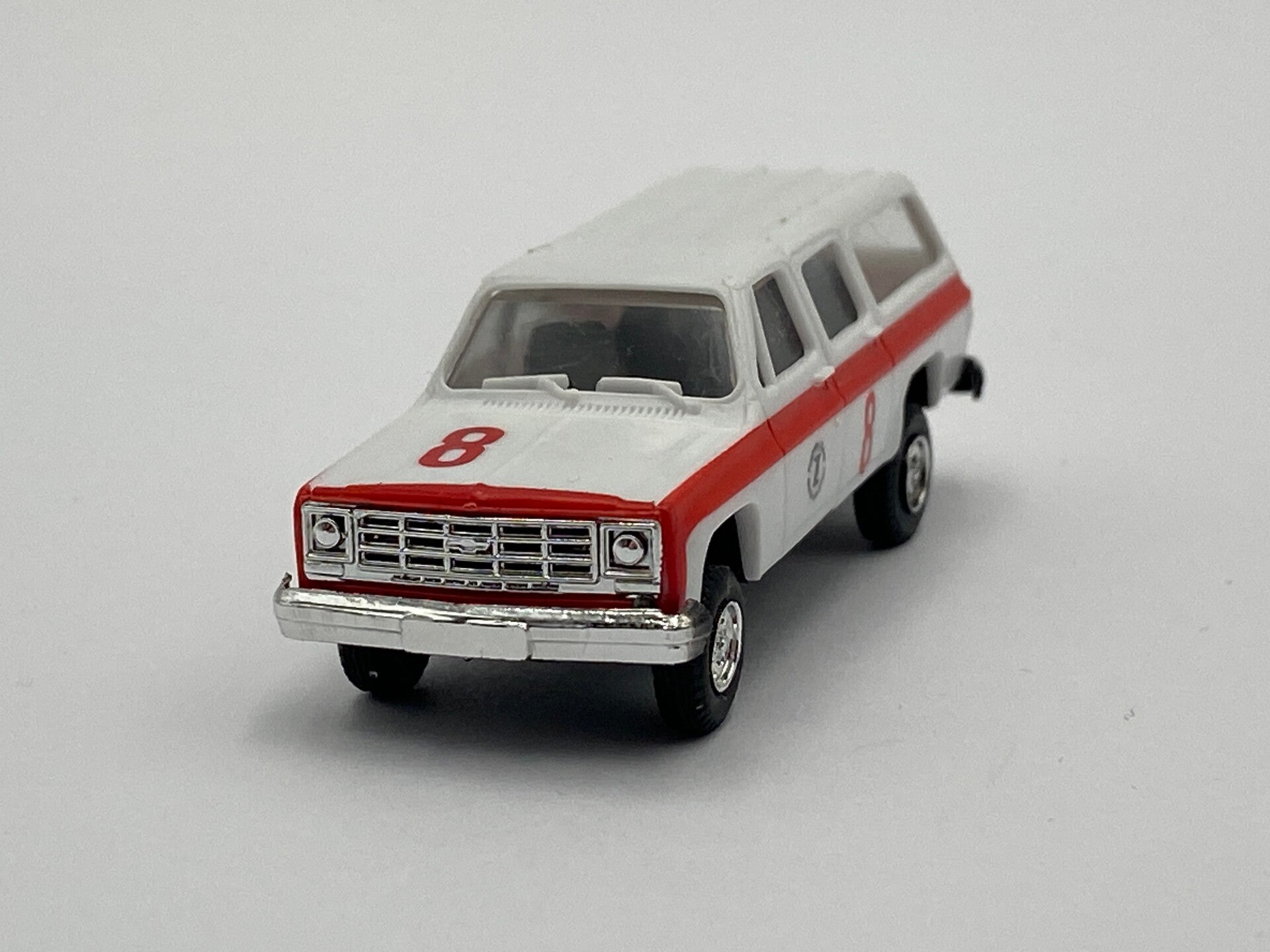 Trident 90060 1:87 Chevrolet Ambulance Zürich-Kloten, weiss