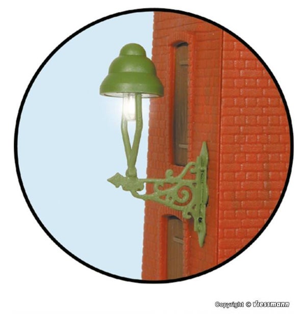 Viessmann 6013 H0 Gas-Wandlaterne grün, LED warmweiß