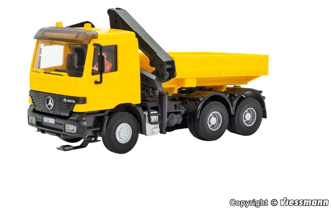Viessmann 8023 H0 MB ACTROS 3-achs Zugmaschine mit Ladekran und Rundumleuchten