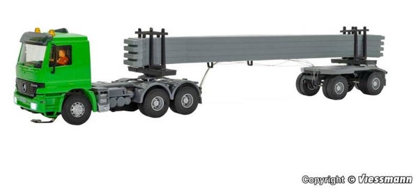 Viessmann 8032 H0 MB ACTROS 3-achs Zugmaschine mit Betonteilen und Rundumleuchten