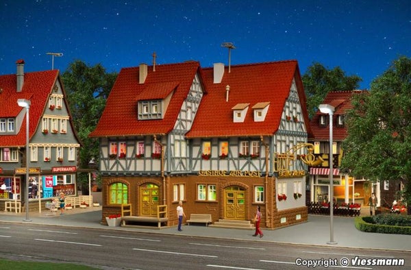 Vollmer 43637 H0 Gasthof zur Post mit LED-Beleuchtung