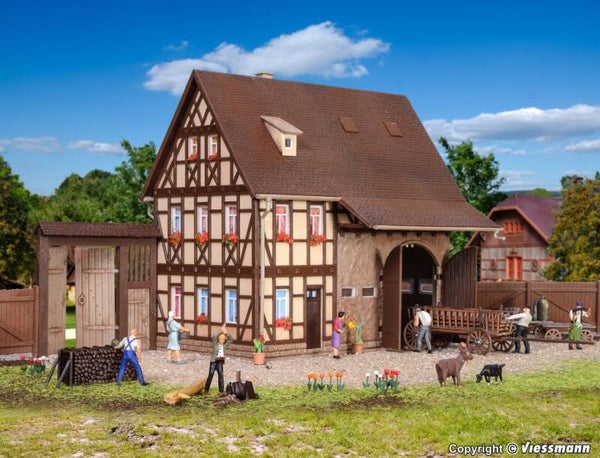 Vollmer 43731 H0 Bauernhaus mit Scheune und Hoftor