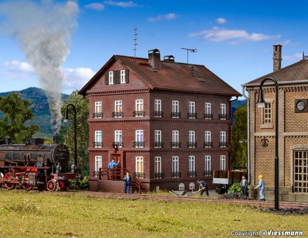 Vollmer 43805 H0 Eisenbahner-Wohnhaus