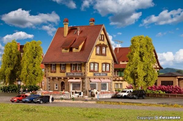 Vollmer 47695 N Café-Bistro mit Inneneinrichtung und LED-Beleuchtung