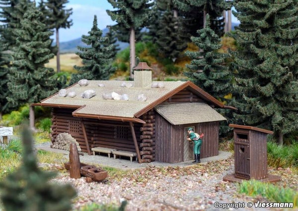 Vollmer 47743 N Jagdhütte mit Brunnen und Häuschen mit Herz